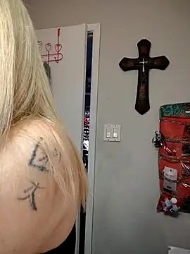 Snapshot of SpiderRose chatting on 02-07-26, 05:38 SpiderRose online show from 02-07-26, 05:38