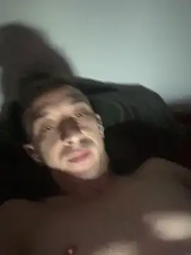 Snapshot of Leo-frm chatting on 12-18-25, 09:15 Leo-frm online show from 12-18-25, 09:15