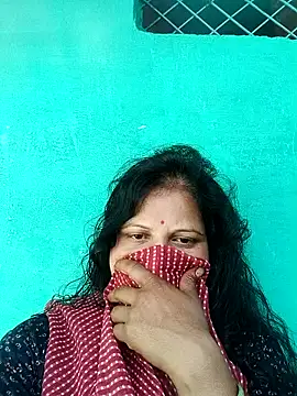 Snapshot of Miss_Varma chatting on 12-17-25, 08:31 Miss Varma online show from 12-17-25, 08:31