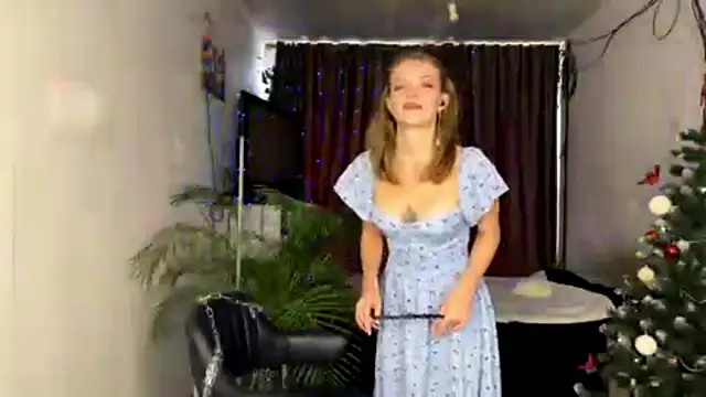 Snapshot of Miss_Monroe chatting on 12-20-25, 08:43 Miss Monroe online show from 12-20-25, 08:43