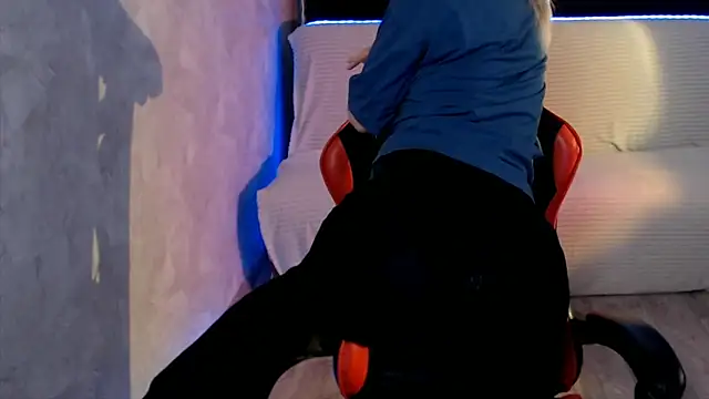 MiaBun1 online show from 04-15-26, 03:57