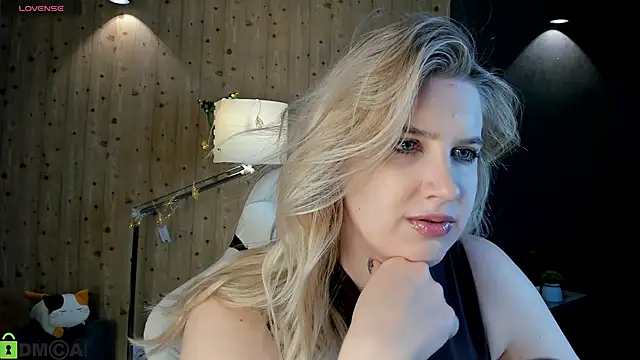 LunasShine online show from 12-15-25, 04:06