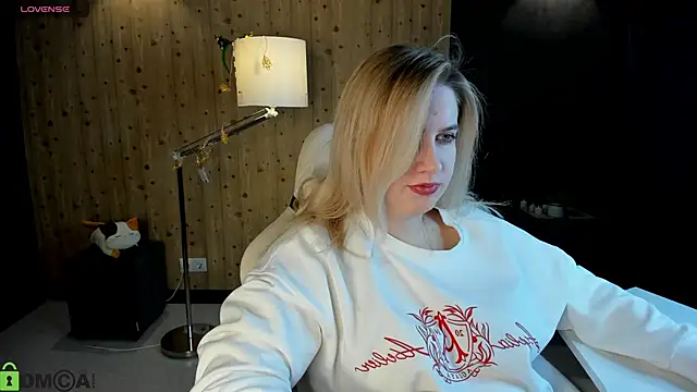 LunasShine online show from 12-16-25, 04:17