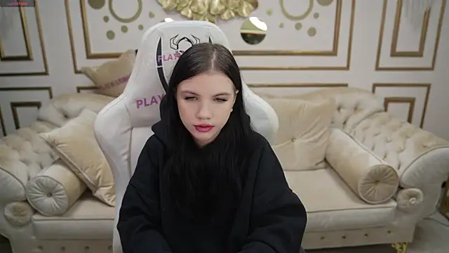 Snapshot of Hanna_nana chatting on 12-15-25, 11:14 Hanna nana online show from 12-15-25, 11:14