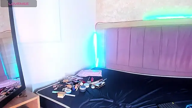 alunnaclarkcm online show from 12-15-25, 03:33