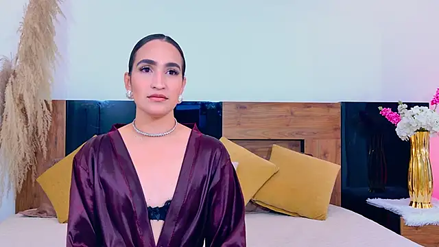 LucyHanks online show from 05-02-26, 01:38