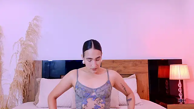 LucyHanks online show from 05-14-26, 01:40