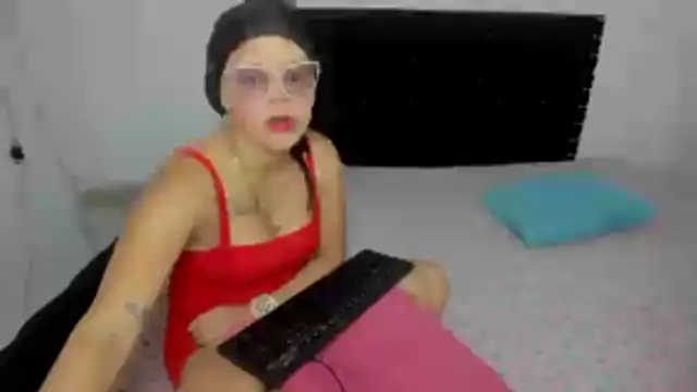 Snapshot of Alondra77_sexy chatting on 12-16-25, 02:44 Alondra77 sexy online show from 12-16-25, 02:44