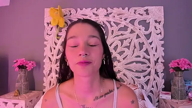 Snapshot of loraineblake chatting on 02-09-26, 01:04 loraineblake online show from 02-09-26, 01:04