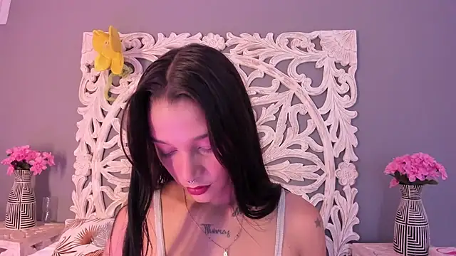 Snapshot of loraineblake chatting on 02-15-26, 12:58 loraineblake online show from 02-15-26, 12:58