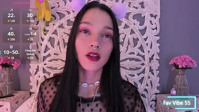 Snapshot of loraineblake chatting on 02-18-26, 01:40 loraineblake online show from 02-18-26, 01:40