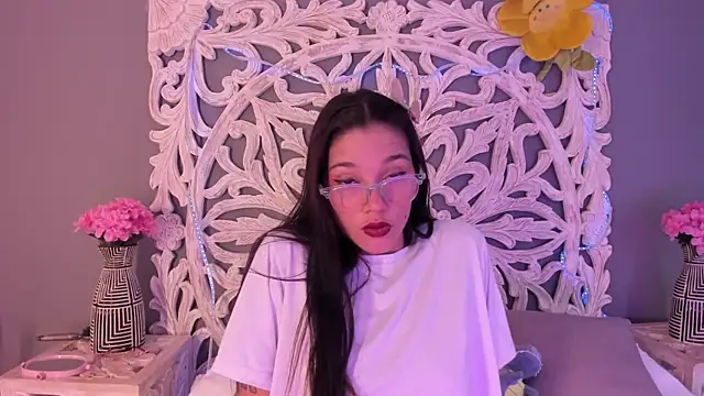 Snapshot of loraineblake chatting on 03-16-26, 01:04 loraineblake online show from 03-16-26, 01:04