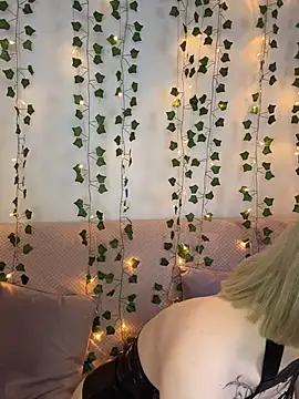 Snapshot of meli_sun chatting on 12-14-25, 12:21 meli sun online show from 12-14-25, 12:21