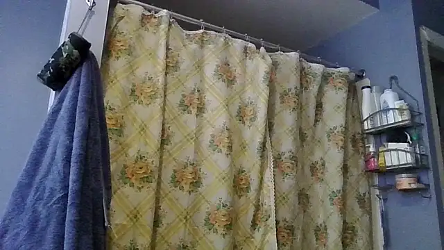 Snapshot of wecrulb chatting on 12-16-25, 02:55 wecrulb online show from 12-16-25, 02:55