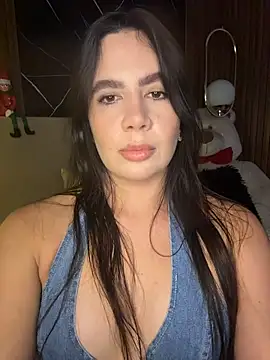 Snapshot of ValentinaEliot chatting on 12-14-25, 01:33 ValentinaEliot online show from 12-14-25, 01:33