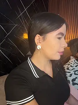 Snapshot of ValentinaEliot chatting on 12-23-25, 02:09 ValentinaEliot online show from 12-23-25, 02:09