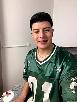 Snapshot of Goldenknight33 chatting on 12-18-25, 02:45 Goldenknight33 online show from 12-18-25, 02:45