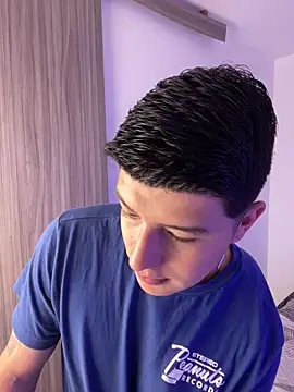 Snapshot of Goldenknight33 chatting on 12-20-25, 02:02 Goldenknight33 online show from 12-20-25, 02:02