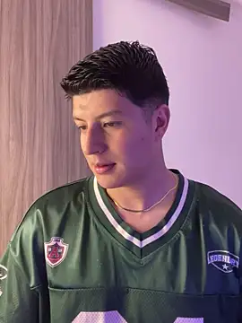 Snapshot of Goldenknight33 chatting on 12-21-25, 04:03 Goldenknight33 online show from 12-21-25, 04:03