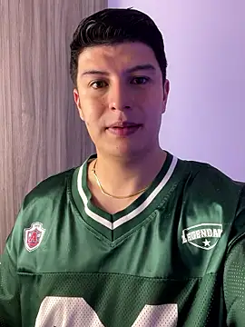 Snapshot of Goldenknight33 chatting on 01-07-26, 03:25 Goldenknight33 online show from 01-07-26, 03:25