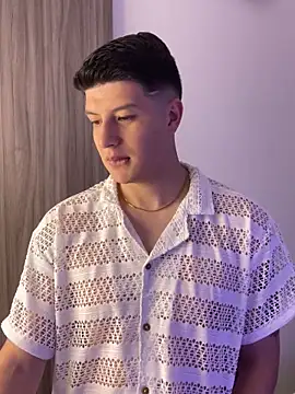 Snapshot of Goldenknight33 chatting on 02-12-26, 02:23 Goldenknight33 online show from 02-12-26, 02:23