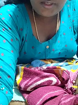 Snapshot of divyatamil143 chatting on 12-14-25, 04:07 divyatamil143 online show from 12-14-25, 04:07