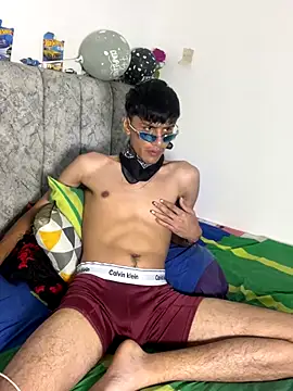 Snapshot of Andycillo chatting on 01-07-26, 02:25 Andycillo online show from 01-07-26, 02:25