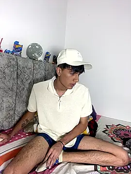 Snapshot of Andycillo chatting on 01-10-26, 03:30 Andycillo online show from 01-10-26, 03:30