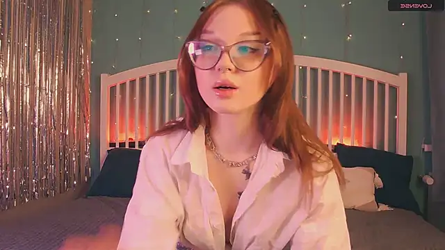 AprilFarrowy online show from 04-10-26, 08:46