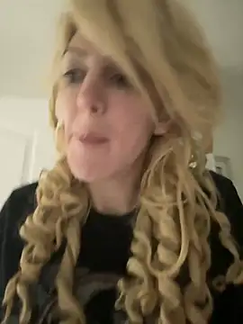 Snapshot of CelestialRuby chatting on 01-22-25, 06:31 CelestialRuby online show from 01-22-25, 06:31