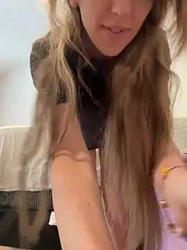 Snapshot of CelestialRuby chatting on 10-18-25, 02:51 CelestialRuby online show from 10-18-25, 02:51