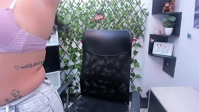 Snapshot of sophi_hardd_ chatting on 02-20-26, 01:55 sophi hardd online show from 02-20-26, 01:55