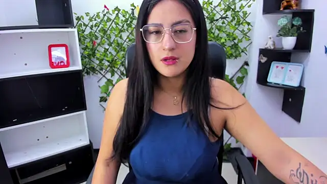 Snapshot of sophi_hardd_ chatting on 02-27-26, 02:39 sophi hardd online show from 02-27-26, 02:39