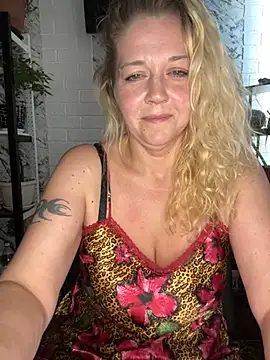 JenniferCarmen online show from 07-04-26, 03:24