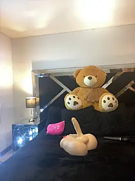 Snapshot of Moon_Magic666 chatting on 02-27-26, 04:18 Moon Magic666 online show from 02-27-26, 04:18