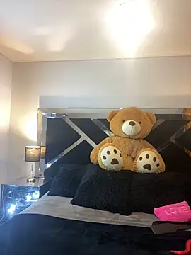 Snapshot of Moon_Magic666 chatting on 03-12-26, 01:45 Moon Magic666 online show from 03-12-26, 01:45