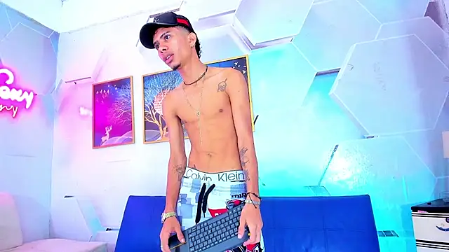 Alex jeins at online show from 01-15-26, 02:10