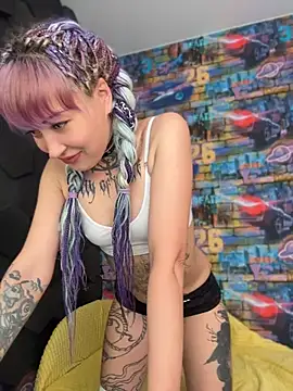 Snapshot of Tattoo__Moon chatting on 05-19-26, 01:11 Tattoo Moon online show from 05-19-26, 01:11