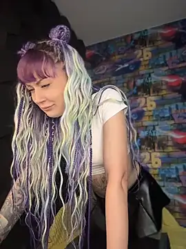 Snapshot of Tattoo__Moon chatting on 06-05-26, 06:52 Tattoo Moon online show from 06-05-26, 06:52