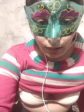 Snapshot of SubmissiveKaur chatting on 12-17-25, 12:11 SubmissiveKaur online show from 12-17-25, 12:11