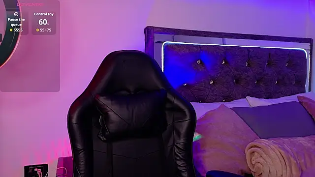 Snapshot of Daniela_ruizz chatting on 12-20-25, 11:23 Daniela ruizz online show from 12-20-25, 11:23