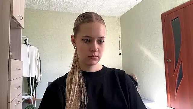 ZaidaSchwarten online show from 04-24-26, 01:13