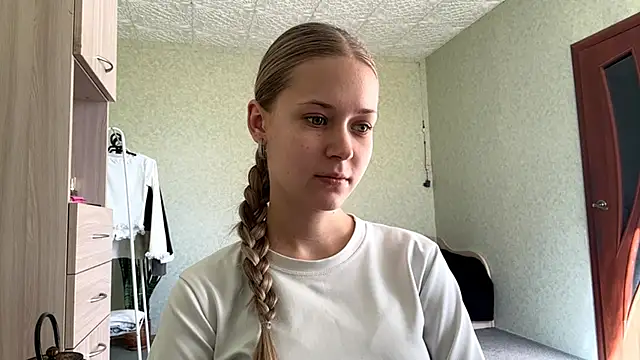 Snapshot of ZaidaSchwarten chatting on 05-02-26, 02:22 ZaidaSchwarten online show from 05-02-26, 02:22