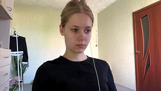 Snapshot of ZaidaSchwarten chatting on 05-17-26, 05:16 ZaidaSchwarten online show from 05-17-26, 05:16