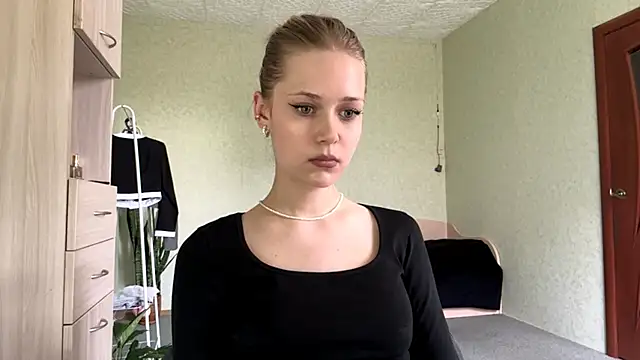 Snapshot of ZaidaSchwarten chatting on 05-18-26, 01:06 ZaidaSchwarten online show from 05-18-26, 01:06