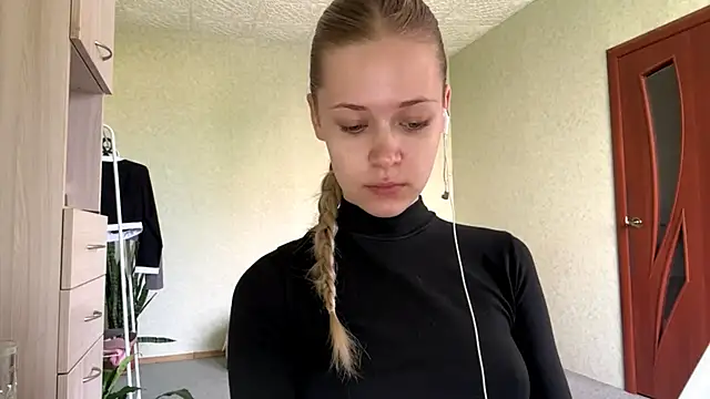 Snapshot of ZaidaSchwarten chatting on 05-20-26, 05:13 ZaidaSchwarten online show from 05-20-26, 05:13