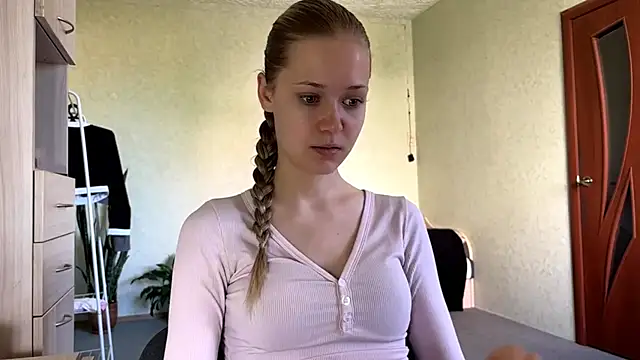 Snapshot of ZaidaSchwarten chatting on 05-27-26, 05:15 ZaidaSchwarten online show from 05-27-26, 05:15