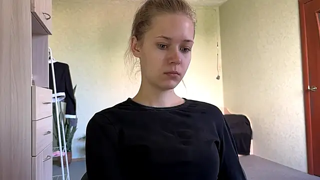 Snapshot of ZaidaSchwarten chatting on 06-03-26, 05:10 ZaidaSchwarten online show from 06-03-26, 05:10