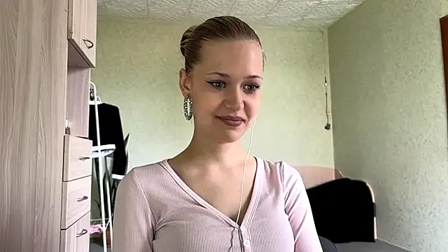 Snapshot of ZaidaSchwarten chatting on 06-05-26, 06:52 ZaidaSchwarten online show from 06-05-26, 06:52