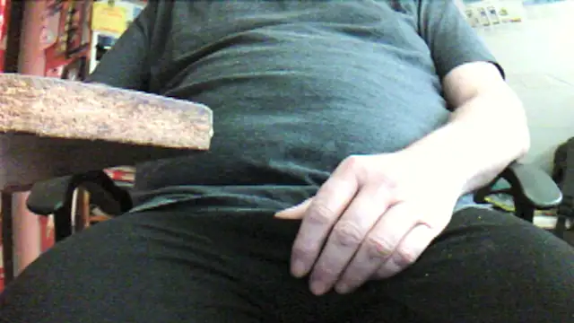 Snapshot of oldmann08 chatting on 01-06-26, 09:24 oldmann08 online show from 01-06-26, 09:24